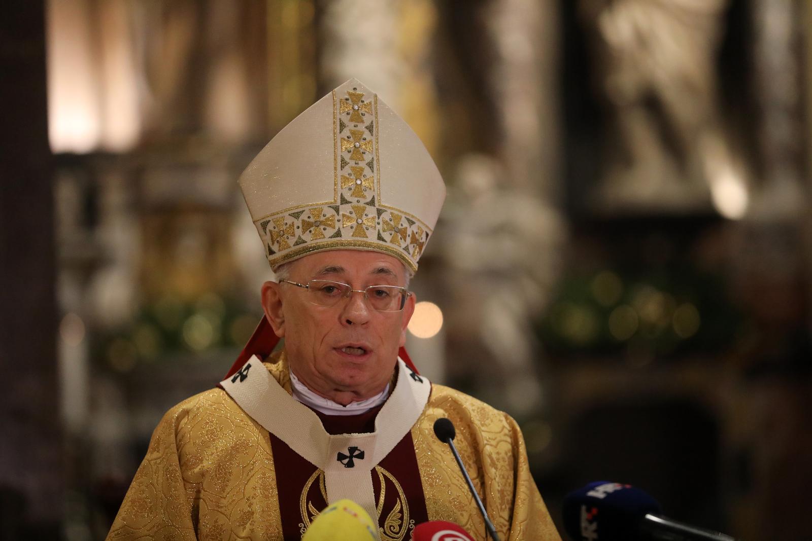 25.12.2021., Rijeka - Svecana bozicna misa u katedrali Svetog Vida koju je predvodio nadbiskup Ivan Devcic.
 Photo: Goran Kovacic/PIXSELL