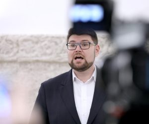 26.11.2021., Zagreb - Zastupnik Pedja Grbin komentirao je na konferenciji za medije odrzanoj u Saboru zahtjev za opoziv GDO.
Patrik Macek/PIXSELL
