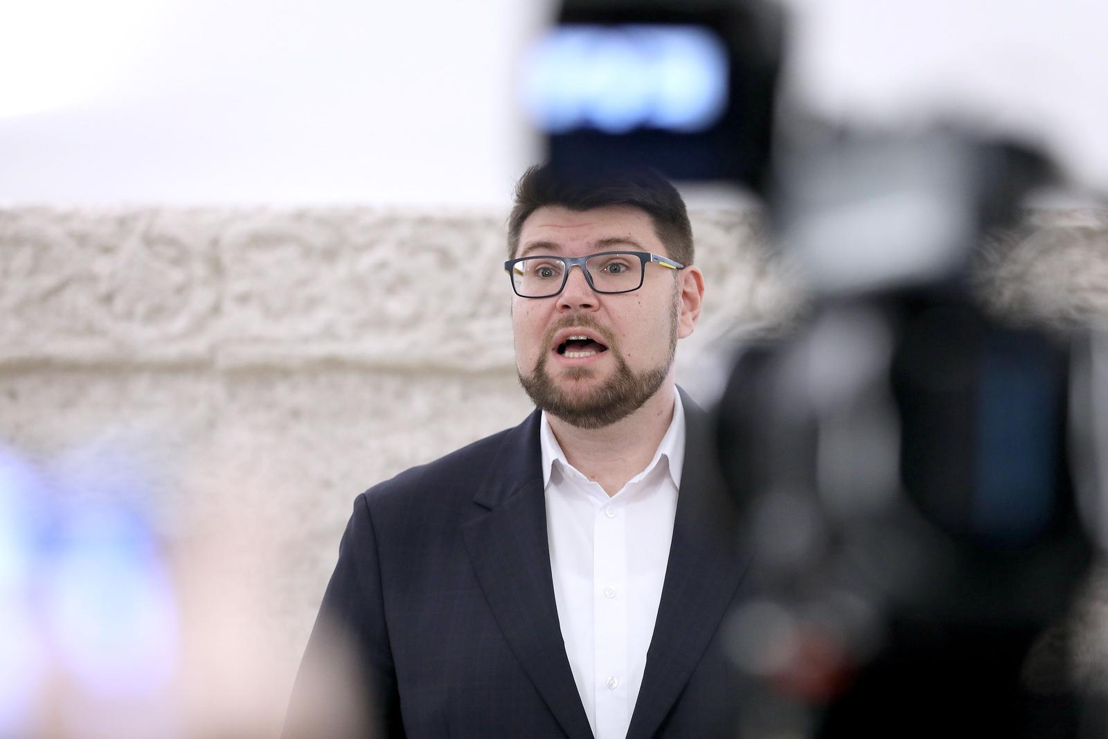 26.11.2021., Zagreb - Zastupnik Pedja Grbin komentirao je na konferenciji za medije odrzanoj u Saboru zahtjev za opoziv GDO.
Patrik Macek/PIXSELL