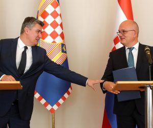 28.08.2020., Zagreb - 1. sjednica Vijeca predsjednika Republike Hrvatske za energetsku tranziciju, na kojemu su predstavljeni clanovi i ciljevi Vijeca odrzan je u Uredu Predsjednika na Pantovcaku. Nakon uvodnog djela sjednice na kojemu su predstavljeni clanovi i ciljevi Vijeca predsjednik Vijeca Julije Domac i predsjednik Zoran Milanovic dali su izjave za medije. 
Photo: Goran Stanzl/PIXSELL