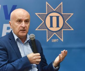 29.10.2019., Zagreb - U dvorani Srpskog privrednog drustva Privrednik odrzana je tribina naziva "Vukovar - zarobljenik proslosti". Gost tribine bio je euro zastupnik Predrag Fred Matic koji je razgovarao s novinarom Sasom Kosanovicem.
Photo: Davorin Visnjic/PIXSELL