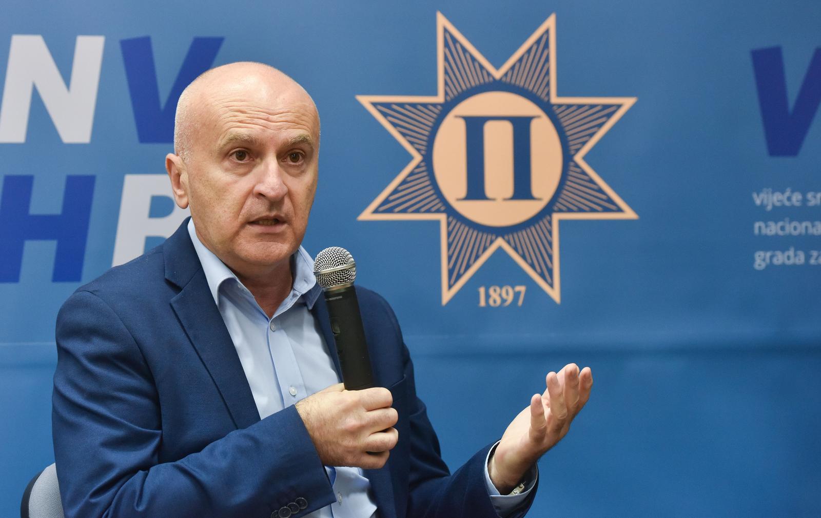 29.10.2019., Zagreb - U dvorani Srpskog privrednog drustva Privrednik odrzana je tribina naziva "Vukovar - zarobljenik proslosti". Gost tribine bio je euro zastupnik Predrag Fred Matic koji je razgovarao s novinarom Sasom Kosanovicem.
Photo: Davorin Visnjic/PIXSELL