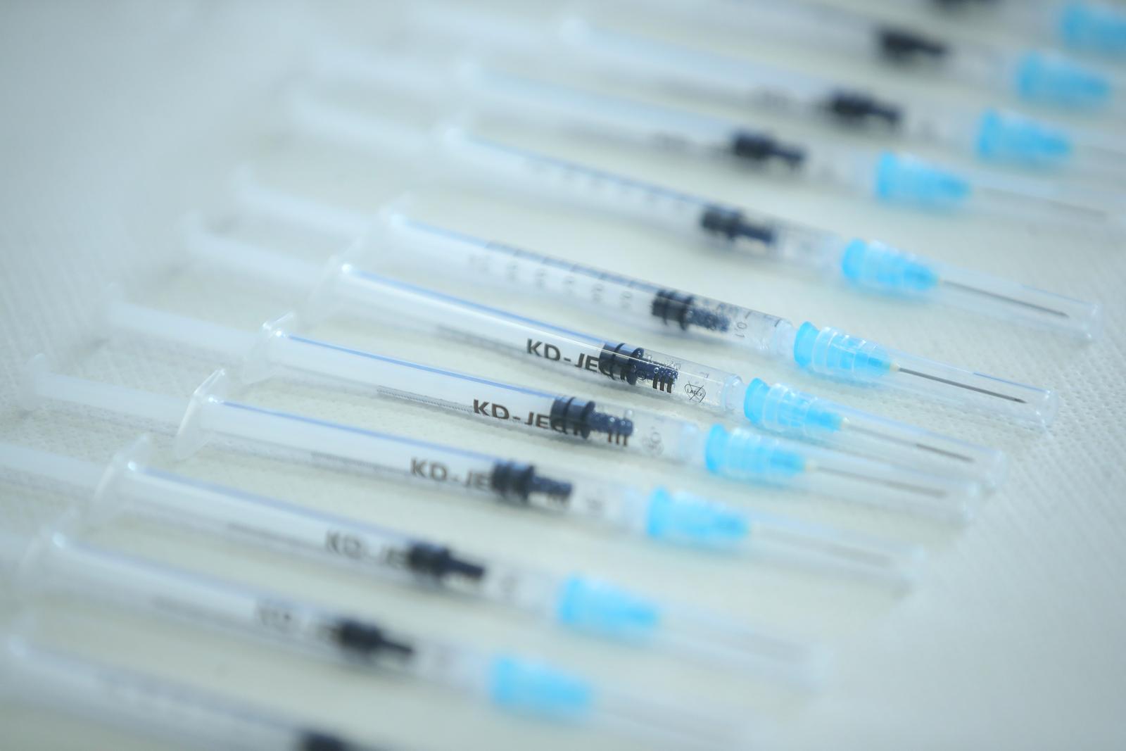 30.06.2021., Zagreb - Dom sportova. Hrvatski zavod za javno zdravstvo i Medicinski fakultet Sveucilista u Zagrebu organizirali su cijepljenje bez narucivanja iskljucivo prvom dozom cjepiva Comirnaty, Pfizer - BioNTech. Photo: Sanjin Strukic/PIXSELL