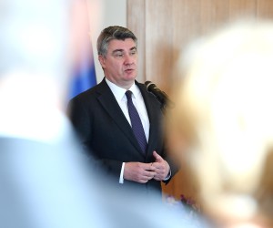 30.11.2021., Zagreb - Ured predsjednika, predsjednik Republike primio je clanove Hrvatskog diplomatskog kluba i urucio im Povelju Republike Hrvatske za izniman i dugogodisnji doprinos u promicanju hrvatske diplomacije, proucavanju medjunarodnih odnosa i vanjske politike Republike Hrvatske te uspostavljanju suradnje i prijateljskih odnosa s diplomatima stranih drzava, u prigodi 20. obljetnice postojanja i djelovanja Hrvatskom diplomatskom klubu. Zoran Milanovic
Photo: Marko Lukunic/PIXSELL