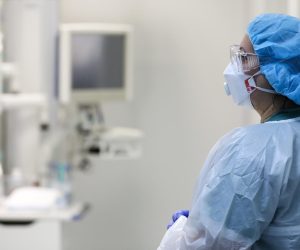 30.11.2021., Zagreb , Medicinsko osoblje na Covid intezivnom odjelu u KB Dubrava.