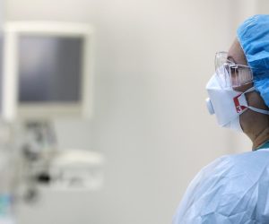 30.11.2021., Zagreb , Medicinsko osoblje na Covid intezivnom odjelu u KB Dubrava.