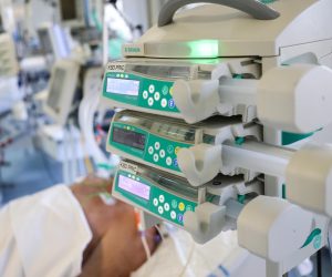 30.11.2021., Zagreb , Medicinsko osoblje na Covid intezivnom odjelu u KB Dubrava.