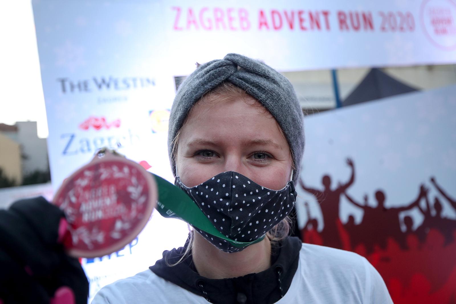 31.12.2020.,  Zagreb - Humanitarna kostimirana utrka Zagreb advent run, odrzana je ispred hotela Westin, a Renata Sopek i Antonija Stupar Jurkin dodijelile su medalje sudionicima. Anja Rosic.
Photo: Igor Kralj/PIXSELL