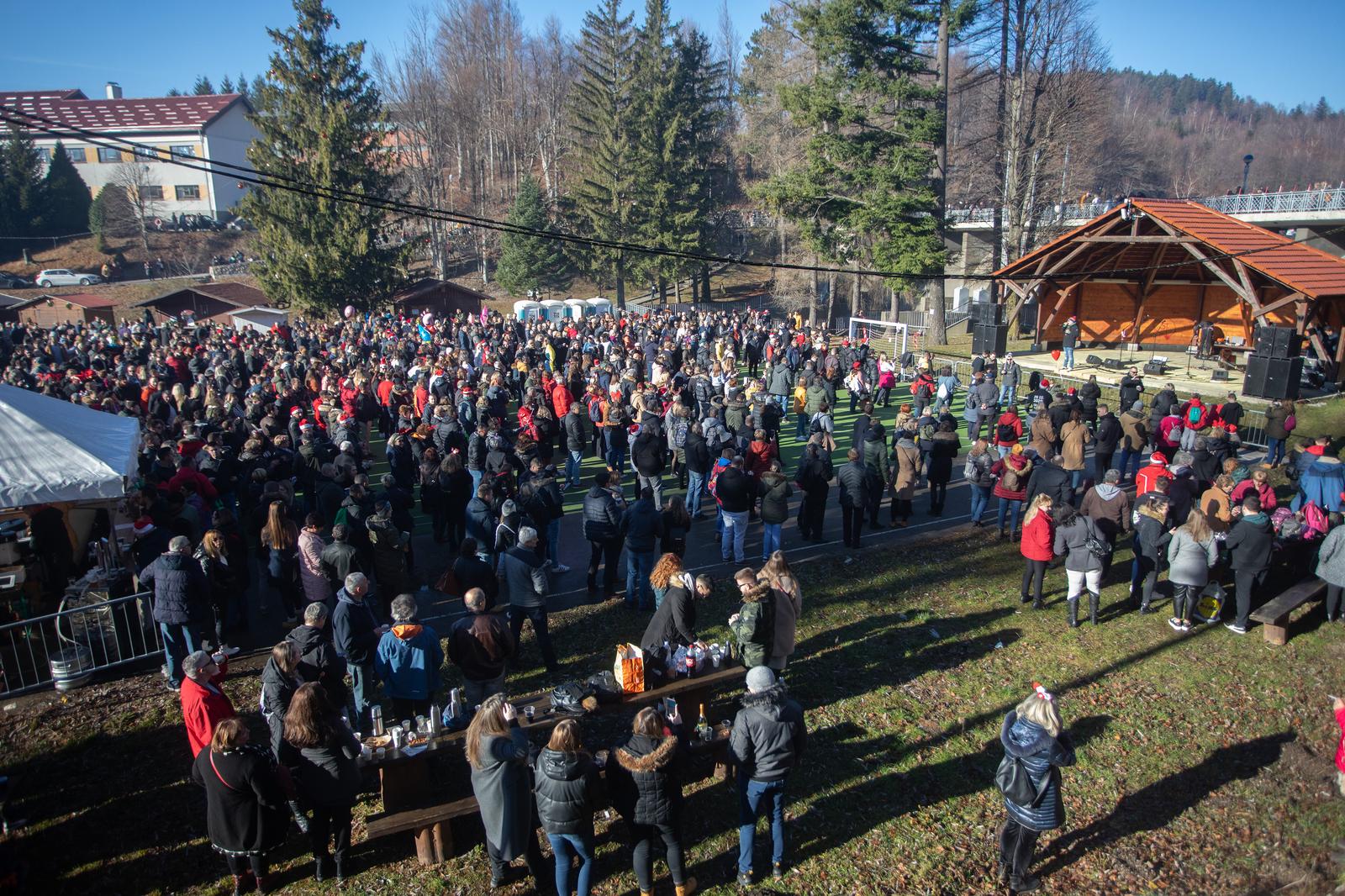 31.12.2021., Fuzine  - Tradicionalni docek Nove godine u podne u Fuzinama. Photo: Nel Pavletic/PIXSELL
