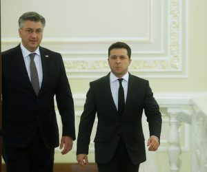 Ukrainian President Volodymyr Zelenskiy and Croatian Prime Minister Andrej Plenkovic arrive to deliver a joint statement in Kyiv, Ukraine December 8, 2021. REUTERS/Valentyn Ogirenko/Pool