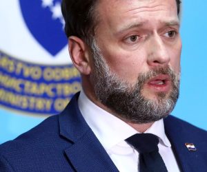 30.11.2021., Sarajevo, Bosna i Hercegovina - Nakon sastanka ministar odbrane BiH Sifet Podzic i ministar odbrane Republike Hrvatske Marijo Banozic odrzali su konferenciju za medije. Marijo Banozic
Photo: Armin Durgut/PIXSELL