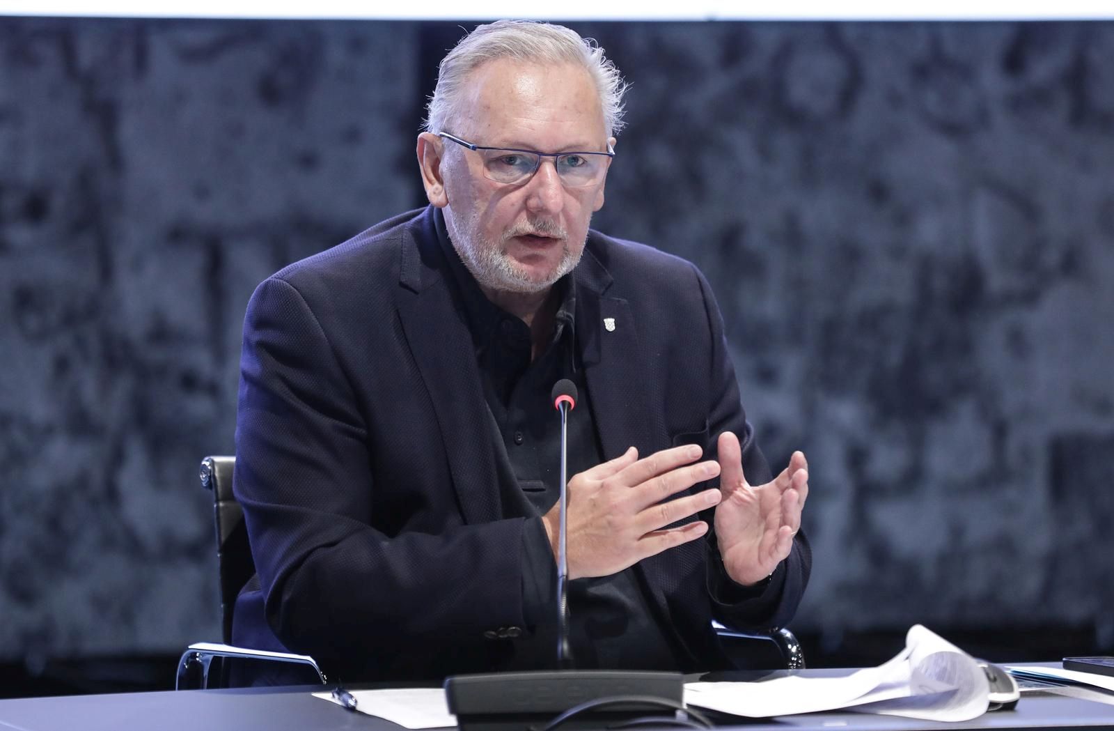 26.11.2021., Zagreb - Nacionalni stozer civilne zastite odrzao je konferenciju za medije u Nacionalnoj i sveucilisnoj knjiznici. Mministar unutarnjih poslova Davor Bozinovic. Photo: Robert Anic/PIXSELL