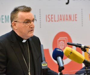 22.10.2021., Zagreb - Centar za promicanje socijalnog nauka Crkve organizirao je u ime Hrvatske biskupske konferencije dvodnevni 6. Hrvatski socijalni tjedan "Demografija–iseljavanje–migracije“. Tjedan je otvorio zagrebacki nadbiskup, kardinal Josip Bozanic; predsjednik HBK, nadbiskup Želimir Puljic i apostolski nuncij u RH, nadbiskup Giorgio Lingua.