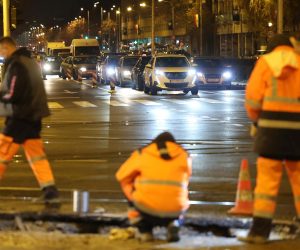 08.12.2021., Zagreb - Na krizanju Savske i Vukovarske ulice doslo do puknuca vodovodne cijevi.Photo: Marko Prpic/PIXSELL