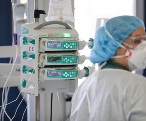 30.11.2021., Zagreb , Medicinsko osoblje na Covid intezivnom odjelu u KB Dubrava.