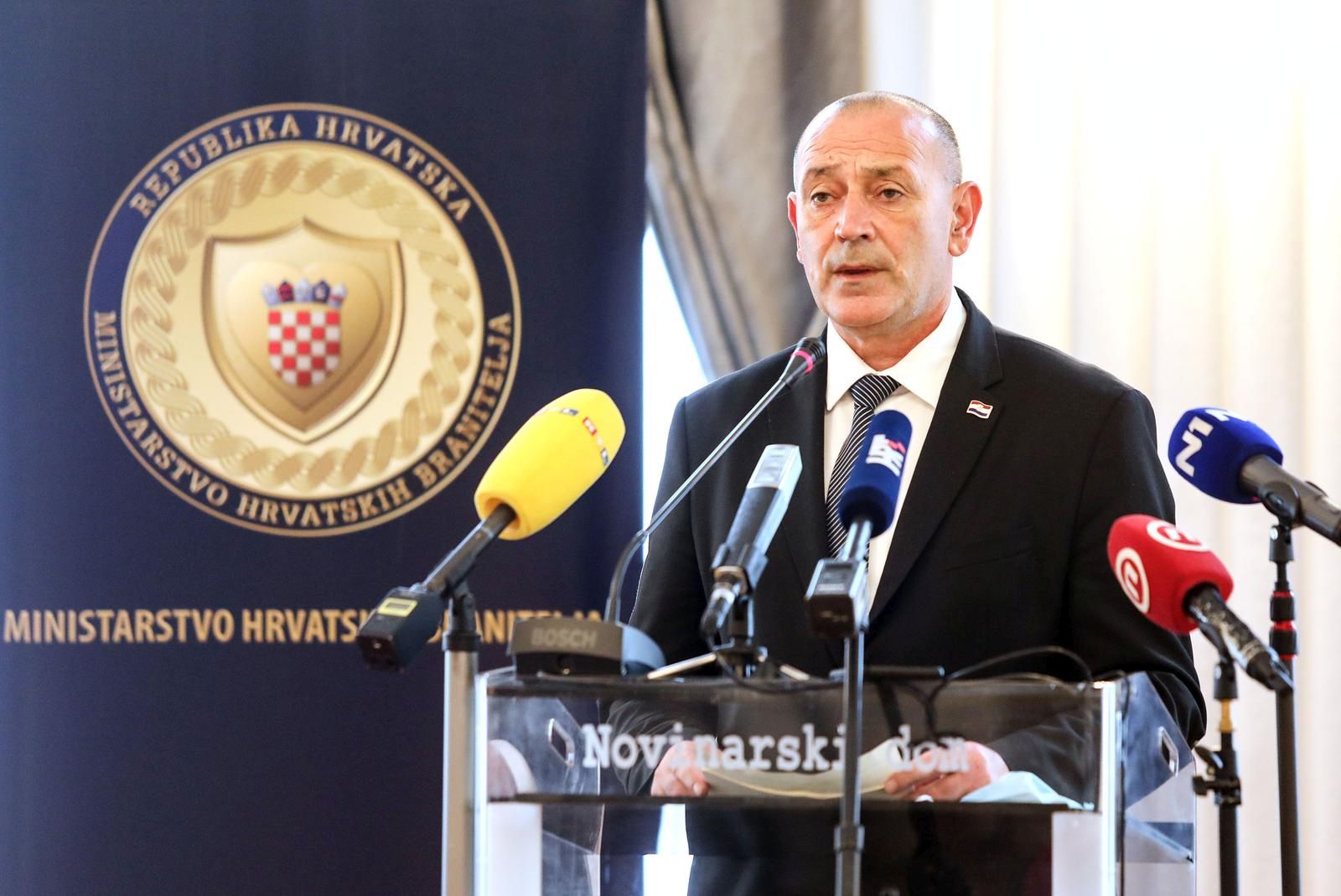 2.8.2021., Zagreb - U Novinarskom domu U organizaciji Ministarstva branitelja odrzalo se predstavljanje zbirke Price iz Domovinskog rata iz pera srednjoskolaca te urucenje nagrada i pohvala za najbolju kratku pricu.rPhoto:Marin Tironi/PIXSELL
