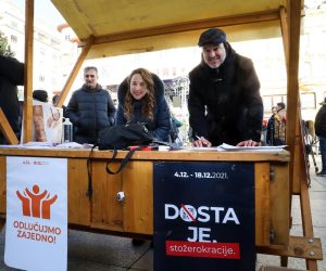 04.12.2021., Zagreb , U povodu pocetka prikupljanja potpisa za raspisivanje referenduma kojim bi se ukinula uporaba covid potvrda, saborski zastupnici Mosta Marija Selak Raspudic, Marin Miletic, Nino Raspudic, Zvonimir Troskot i Nikola Grmoja odrzali su konferenciju za novinare.