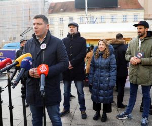 04.12.2021., Zagreb , U povodu pocetka prikupljanja potpisa za raspisivanje referenduma kojim bi se ukinula uporaba covid potvrda, saborski zastupnici Mosta Marija Selak Raspudic, Marin Miletic, Nino Raspudic, Zvonimir Troskot i Nikola Grmoja odrzali su konferenciju za novinare.