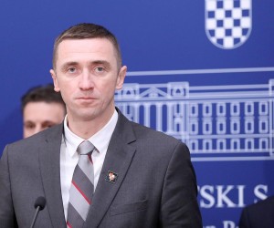 10.12.2021., Zagreb - Predsjednici stranaka Domovinski pokret i Most odrzali su u Saboru konferenciju za medije povodom provodjenja gradjanskih incijativa za referendum "Dosta je stozerokracije!" i "Ujedinimo se!".
  Photo: Patrik Macek/PIXSELL