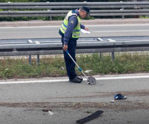 05.05.2020., Rijeka - Oko 9.25 na autocesti A-6 Rijeka - Zagreb na vijaduktu Svilno kod JGl-a u smjeru Rijeke dogodila se prometna nesreca u kojem je sudjelovalo teretno i osobno vozilo rijeckih registarskih oznaka. U prometnoj nesreci smtno je stradao vozac osobnog vozila, dok je njegov suvozac prevezen u KBC Susak.  Od 9.50 promet je preusmjeren obilazno. Photo: Nel Pavletic/PIXSELL