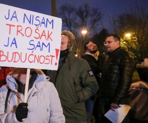 27.11.2021., Zagreb - Prosvjed roditelja odgojitelja ispred Gradskog poglavarstva. Organizator prosvjeda je Facebook grupa "Majke odgojiteljice" i "Inicijativa: Djeca su buducnost".