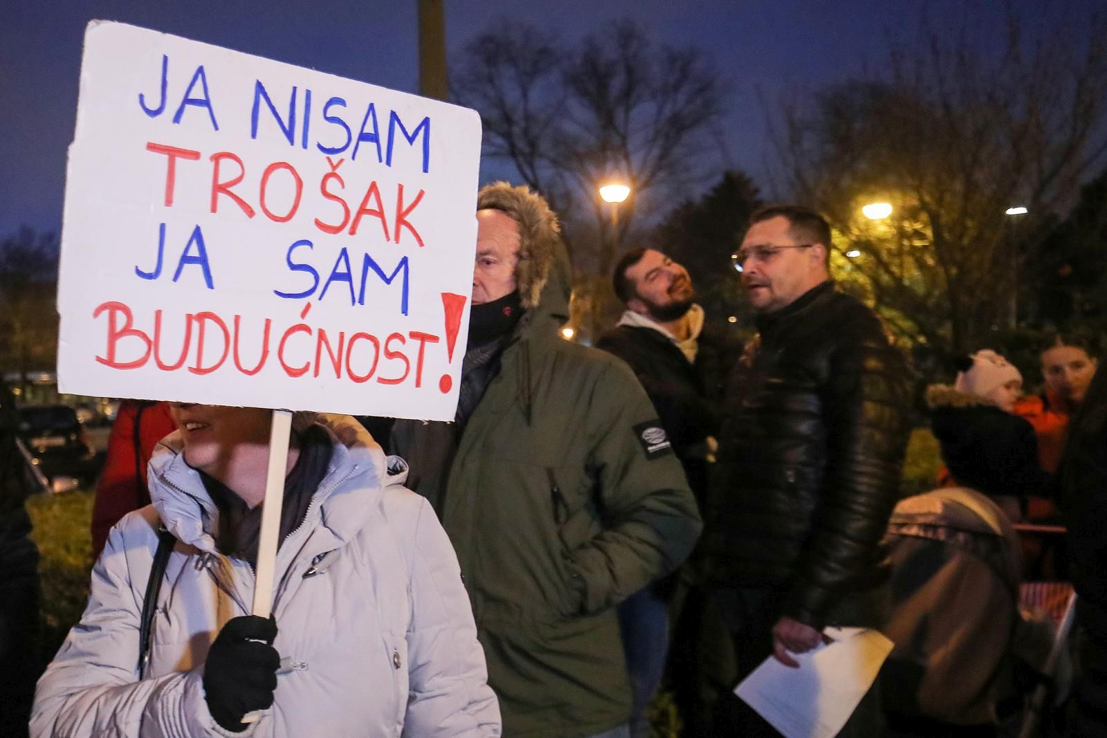 27.11.2021., Zagreb - Prosvjed roditelja odgojitelja ispred Gradskog poglavarstva. Organizator prosvjeda je Facebook grupa "Majke odgojiteljice" i "Inicijativa: Djeca su buducnost".