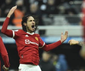 epa09658197 Manchester United's Edinson Cavani celebrates scoring the 1-1 equalizer during the English Premier League match between Newcastle United and Manchester United in Newcastle, Britain, 27 December 2021.  EPA/PETER POWELL EDITORIAL USE ONLY. No use with unauthorized audio, video, data, fixture lists, club/league logos or 'live' services. Online in-match use limited to 120 images, no video emulation. No use in betting, games or single club/league/player publications