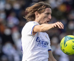 epa09663545 Real Madrid's Croatian midfielder Luka Modric in action during the Primera Division LaLiga match between Real Madrid and Getafe held in Coliseum Alfonso Perez stadium in Getafe, Madrid, Spain, 02 January 2022.  EPA/RODRIGO JIMENEZ