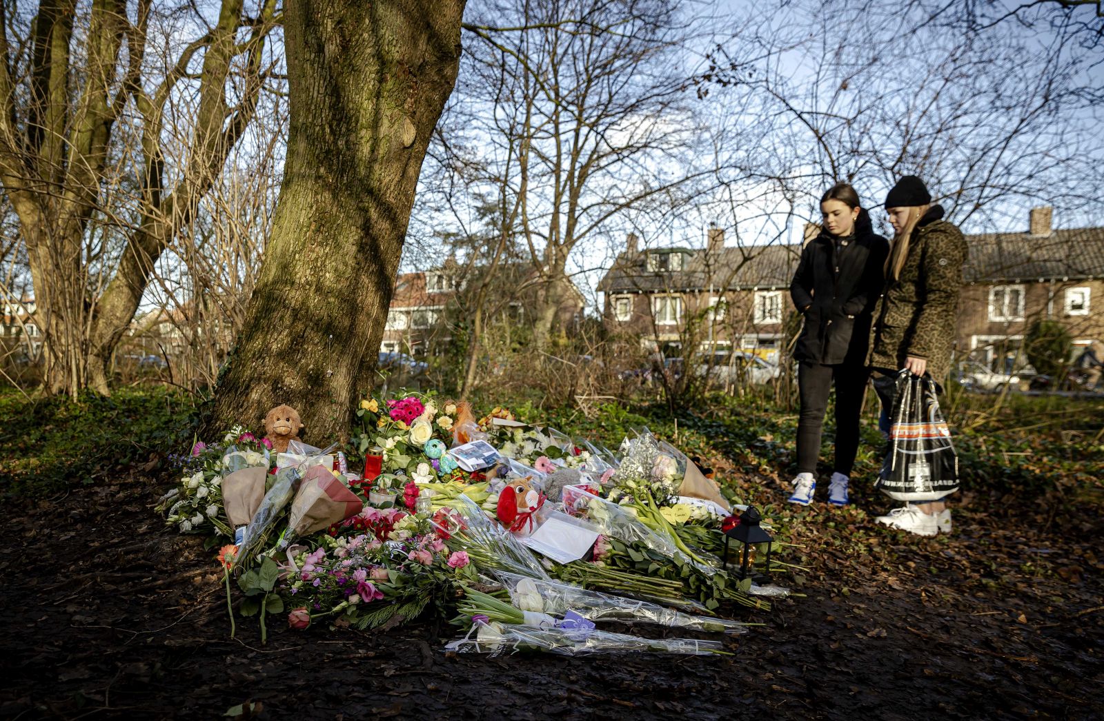 epa09664746 People lay flowers at the site where the body of a 14-year-old girl was found, Leiden, Netherlands, 03 January 2022. A 32-year-old man was arrested in connection with the death of the a 14-year-old girl whose body was found on New Year's Eve and her death is suspected to be a crime.  EPA/ROBIN VAN LONKHUIJSEN