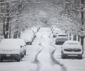 epa09665015 Traffic is light during a snowstorm in Washington, DC, USA, 03 January 2022. The District is expecting up to eight inches of snow from its first winter storm of the season.  EPA/JIM LO SCALZO