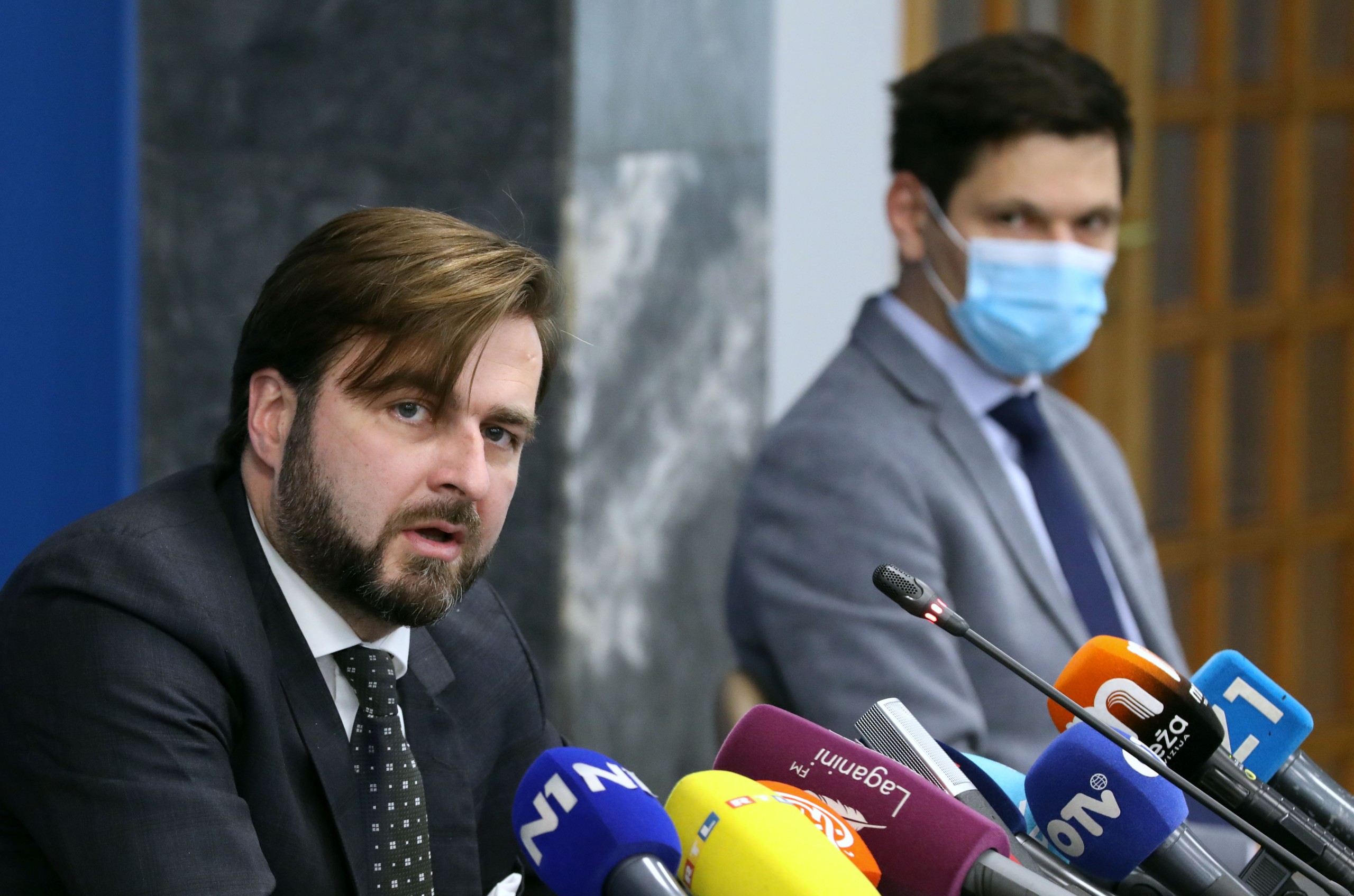 Zagreb, 04.01.2022. - U Ministarstvu gospodarstva i održivog razvoja predstavljeni su rezultati Statističkog istraživanja o otpadu od hrane. Na fotografiji Aljoša Duplić, Tomislav Ćorić. foto HINA/ Lana SLIVAR DOMINIĆ/ lsd