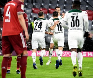 epa09672439 Moenchengladbach's Stefan Lainer (C) celebrates with his teammates after scoring the 2-1 lead during the German Bundesliga soccer match between FC Bayern Muenchen and Borussia Moenchengladbach in Munich, Germany, 07 January 2022.  EPA/PHILIPP GUELLAND CONDITIONS - ATTENTION: The DFL regulations prohibit any use of photographs as image sequences and/or quasi-video.