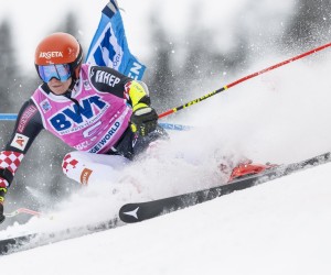 epa09672941 Filip Zubcic of Croatia in action in action during the first run of the men's giant slalom race at the Alpine Skiing FIS Ski World Cup in Adelboden, Switzerland, 08 January 2022.  EPA/ANTHONY ANEX