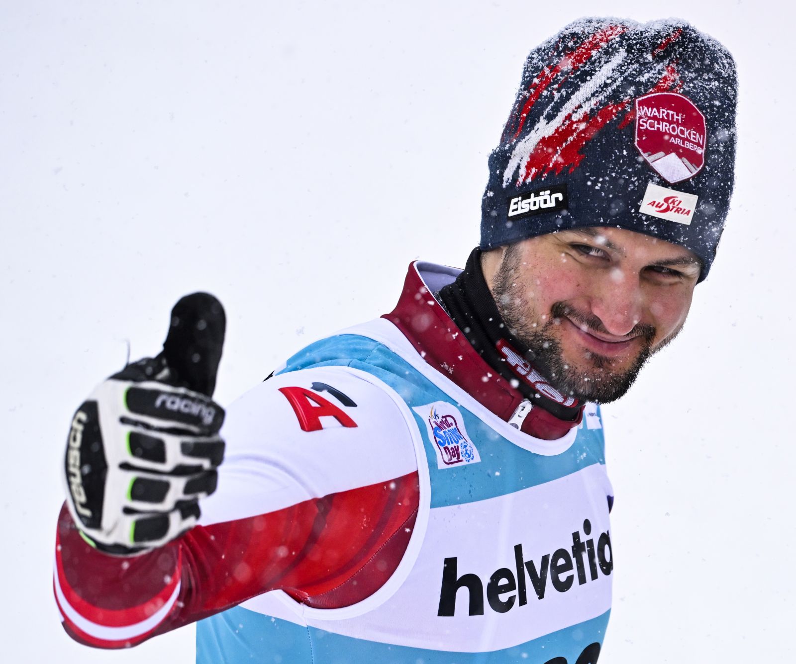 epa09675465 Winner Johannes Strolz of Austria celebrates in the finish area after the second run of the Men's Slalom race at the FIS Alpine Skiing World Cup in Adelboden, Switzerland, 09 January 2022.  EPA/JEAN-CHRISTOPHE BOTT