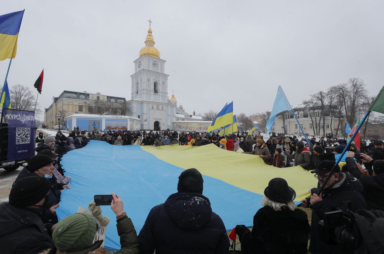epa09675418 Ukrainians and activists from different counties of the former Soviet Union attend the 'Say No to Putin' rally in downtown Kiev, Ukraine, 09 January 2022. People gathered to show their support to protesters in Kazakhstan and to protest against the politics of Russia, which they accuse of trying to regain control of the former Soviet republics.  EPA/SERGEY DOLZHENKO