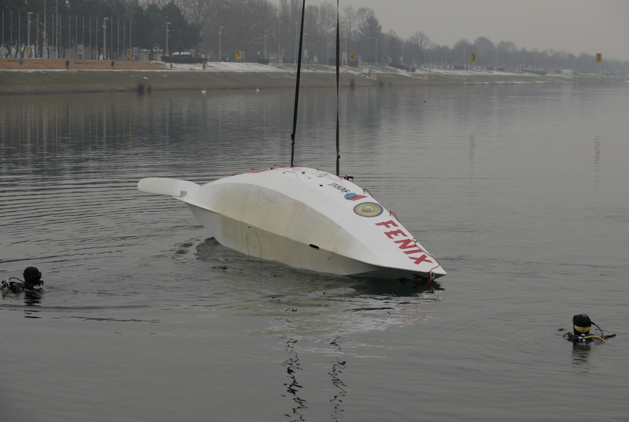 Zagreb, 06.01.2022 - Na predstavljanju projekta "Veslom preko Atlantskog oceana" dvojice hrvatskih branitelja, dragovoljaca Domovinskog rata, Wernera Ilića i Martina Cruickshanka, sudjelovao je potpredsjednik Vlade i ministar hrvatskih branitelja Tomo Medved. Uoči njihova prekooceanskog pothvata, održala se svečanost porinuća i blagoslova čamca Fenix. foto HINA/ Tomislav Pavlek/ tp