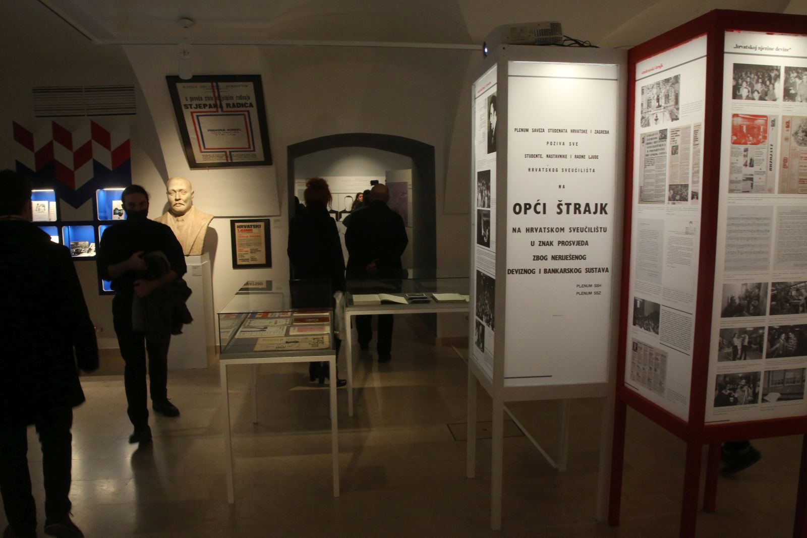 Zagreb, 11.01.2022 - Otvorenje izložbe Hrvatskog povijesnog muzeja "sedamdesetprva" u Galeriji Klovićevi dvori.  Na fotografiji xxxx.  foto HINA/ Daniel KASAP/ dk