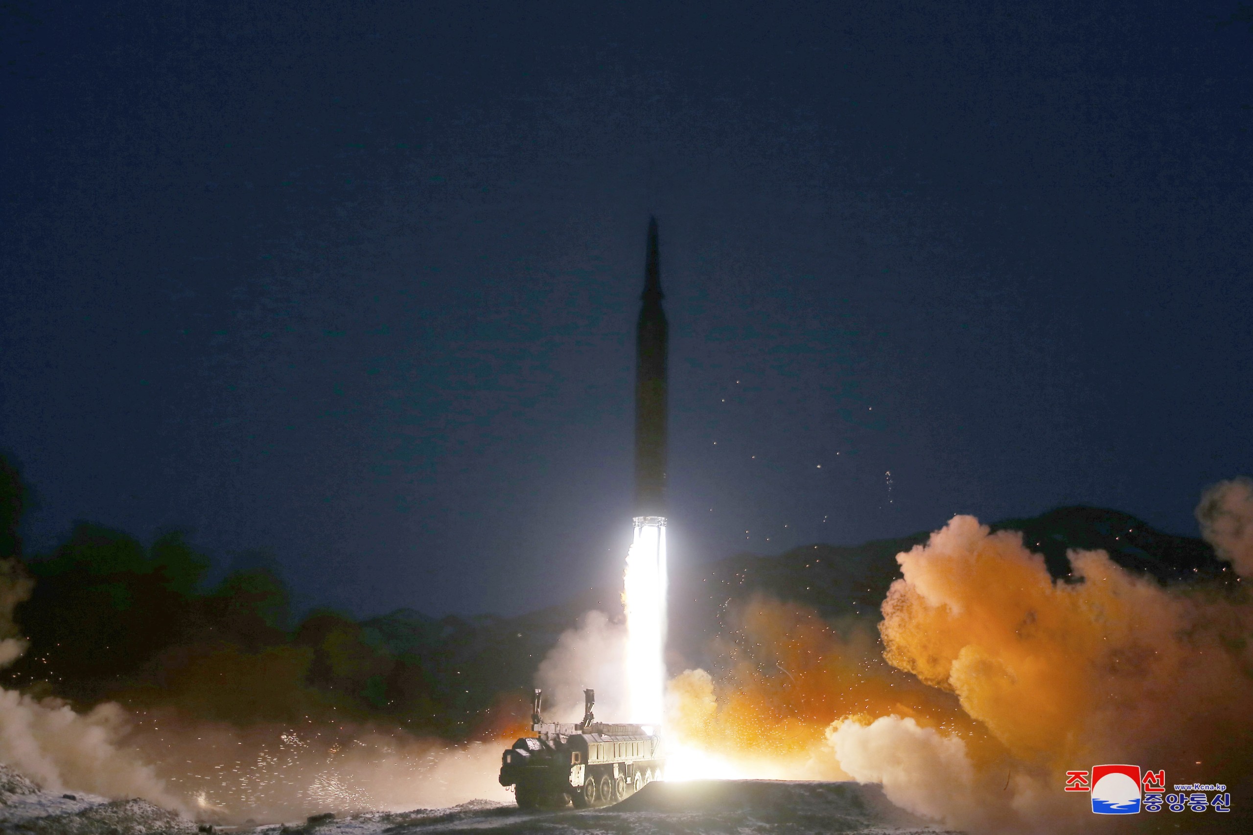 epa09679577 Kim Jong Un, general secretary of the Workers' Party of Korea (WPK) and president of the State Affairs of the Democratic People's Republic of Korea (DPRK), watched the test-fire of hypersonic missile conducted by the Academy of Defence Science, photo taken at an undisclosed location, 11 January 2022 (issued on 12 January 2022).  EPA/KCNA   EDITORIAL USE ONLY