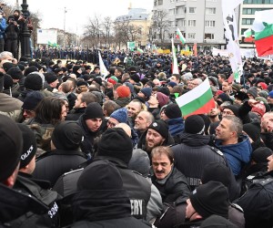epa09680294 Police officers resist people during a protest against green certificate and vaccination against COVID-19 in fort of Bulgarian Parliament in Sofia, Bulgaria, 12 January 2022. People, gathered to protest against restrictive coronavirus measures, vaccinations and to demand the abolition of the green certificate, tried to invade the building of the legislature, entering into collisions with the police. According to police sources, several security agents and an indefinite number of protesters had to be evacuated as a result of the clashes after groups of citizens broke the security lines and began to hit the main entrance of Parliament, although the police were able to prevent their invasion. At the moment the confirmed wounded are four police officers who were taken to hospital for medical treatment and their status is unclear.  EPA/VASSIL DONEV