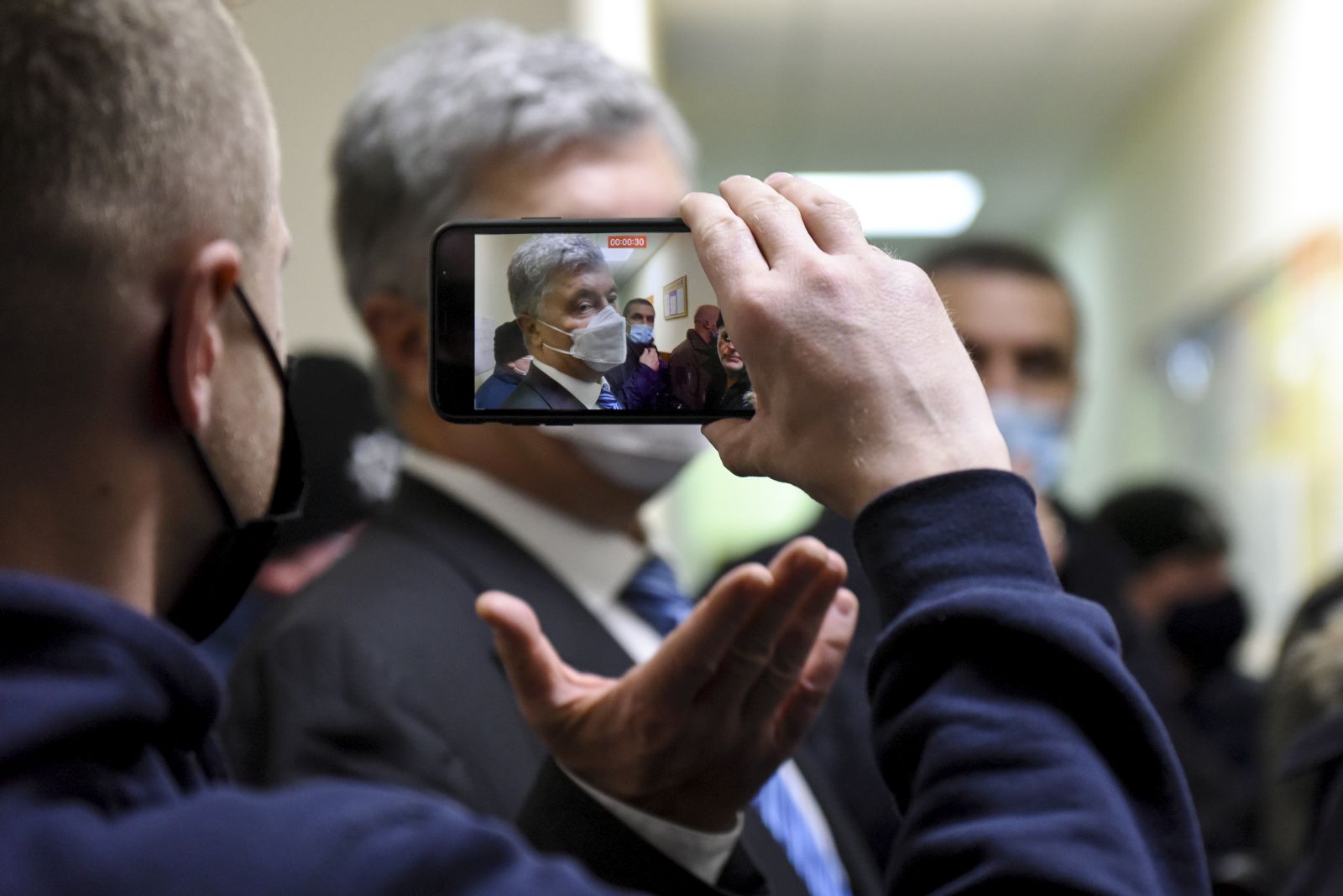 epa09690990 Former Ukrainian President Petro Poroshenko speaks before a court hearing in the Pechersky district court, where will choose a preventive measure on suspicion of treason and financing of terrorism, in Kiev, Ukraine, 17 January 2022. Ukrainian Prosecutor-General signed documents that obligate border guard personnel to arrest Petro Poroshenko immediately as he crossed the Ukrainian border. Poroshenko was summoned on 17 January 2022 to the Pechersky District Court for choosing of restraint with incrimination him the high treason and attempted looting of national values.  EPA/OLEG PETRASYUK