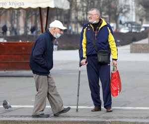 Zagreb, 17.01.2022. - Graðani na Trgu kralja Tomislava. Ilustracija, Popis stanovnitva 2021, umirovljenici, starost, mukarci. foto HINA/ Lana SLIVAR DOMINIÆ/ lsd