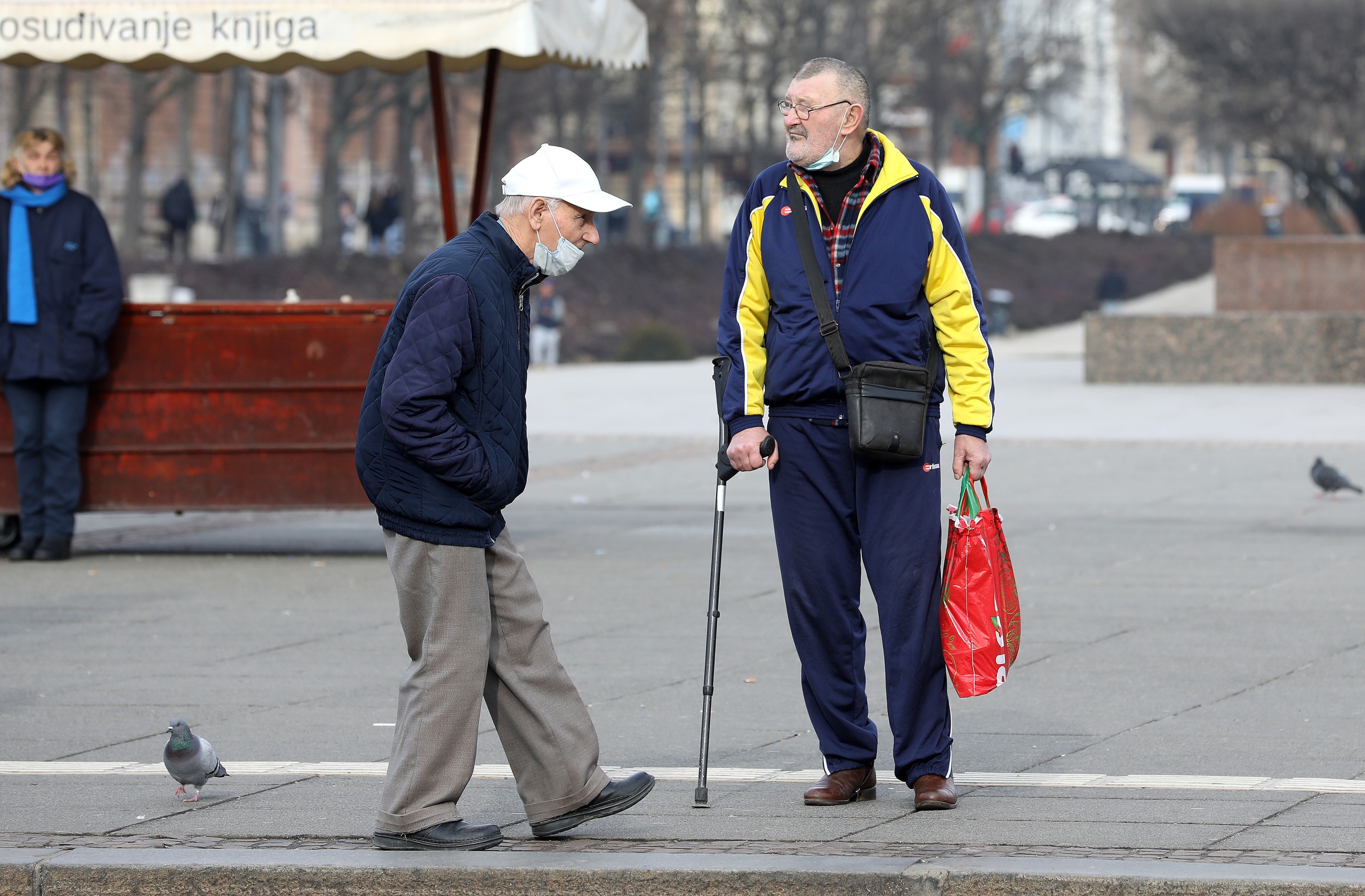 Zagreb, 17.01.2022. - Graðani na Trgu kralja Tomislava. Ilustracija, Popis stanovnitva 2021, umirovljenici, starost, mukarci. foto HINA/ Lana SLIVAR DOMINIÆ/ lsd