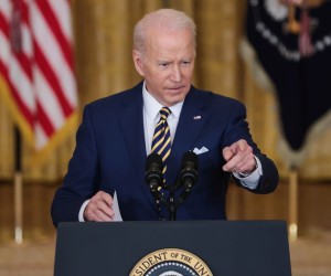 epa09695805 US President Joe Biden speaks during a press conference in the East Room of the White House, in Washington, DC, USA, 19 January 2022.  EPA/Oliver Contreras / POOL