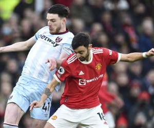 epa09702223 West Ham's Declan Rice (L) in action against Manchester United's Bruno Fernandes (R) during the English Premier League soccer match between Manchester United and West Ham United in Manchester, Britain, 22 January 2022.  EPA/Peter Powell EDITORIAL USE ONLY. No use with unauthorized audio, video, data, fixture lists, club/league logos or 'live' services. Online in-match use limited to 120 images, no video emulation. No use in betting, games or single club/league/player publications