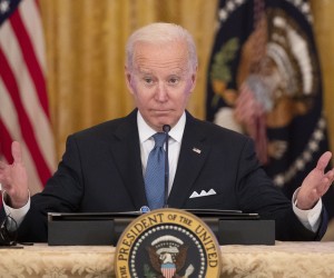 epa09707185 US President Joe Biden participates in a meeting with the White House Competition Council in the East Room of the White House in Washington, DC, USA, 24 January 2022. The meeting was held to discuss efforts to lower prices for American consumers.  EPA/MICHAEL REYNOLDS / POOL