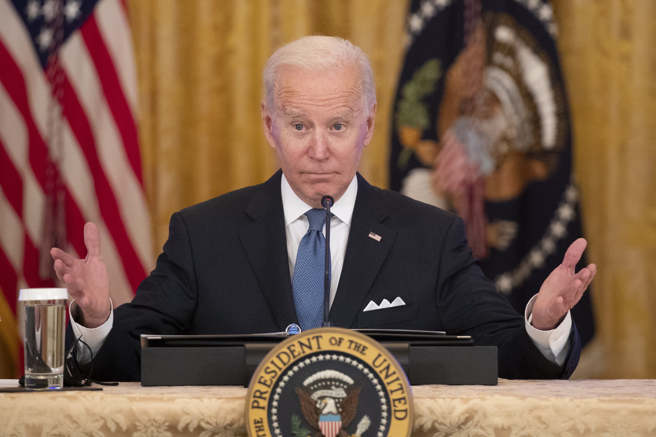 epa09707185 US President Joe Biden participates in a meeting with the White House Competition Council in the East Room of the White House in Washington, DC, USA, 24 January 2022. The meeting was held to discuss efforts to lower prices for American consumers.  EPA/MICHAEL REYNOLDS / POOL
