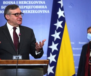 epa09710231 EU Director for Western Europe, the Western Balkans and Turkey Angelina Eichhorst (R) and US Secretary of State's Special Representative for the Western Balkans Matthew Palmer (L) attend a joint press conference after a meeting with Joint Collegium of the BiH Parliamentary Assembly, in Sarajevo, Bosnia and Herzegovina, 26 January 2022. US Special Representative for the Western Balkans Matthew Palmer, arrived on a working visit to Bosnia and Herzegovina.  EPA/FEHIM DEMIR