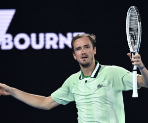 epa09710270 Daniil Medvedev of Russia reacts during his men's quarter final match against Felix Auger-Aliassime of Canada at the Australian Open Grand Slam tennis tournament at Melbourne Park in Melbourne, Australia, 26 January 2022.  EPA/DAVE HUNT AUSTRALIA AND NEW ZEALAND OUT