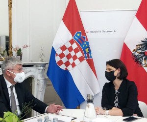 Beè, 26.01.2022 -  Potpredsjednik Hrvatskoga sabora akademik eljko Reiner, u sklopu dvodnevnog posjeta Republici Austriji, odrao je u Beèu sastanak sa saveznom ministricom za Europsku uniju i Ustav Republike Austrije Karoline Edtstadler. foto HINA/ Hrvatski sabor/ ik