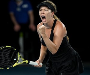epa09712035 Danielle Collins of the USA celebrates during her Women’s singles semifinal against Iga Swiatek of Poland at the Australian Open Grand Slam tennis tournament at Melbourne Park, in Melbourne, Australia, 27 January 2022.  EPA/DEAN LEWINS AUSTRALIA AND NEW ZEALAND OUT